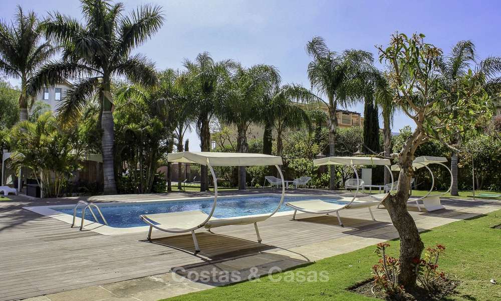 Majestueuze Andalusische luxe villa te koop, op een groot perceel in een exclusief golfresort en met adembenemend zeezicht in Benahavis - Marbella 15035
