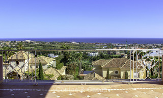 Majestueuze Andalusische luxe villa te koop, op een groot perceel in een exclusief golfresort en met adembenemend zeezicht in Benahavis - Marbella 15043 