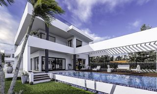Nieuwe minimalistische luxe villa's te koop, op loopafstand van het strand en recreatiehaven in Benalmadena 15272 