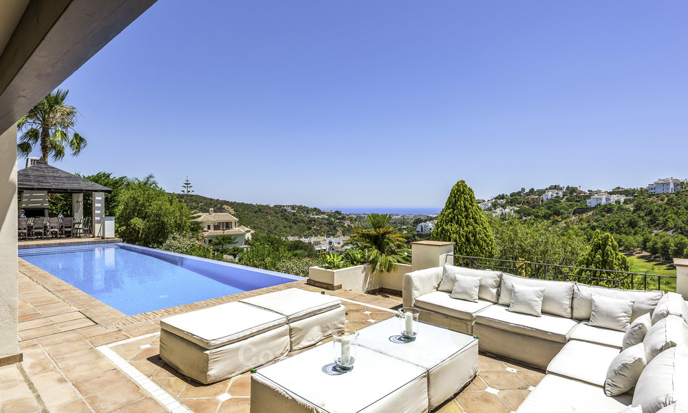 Prachtige villa in modern-mediterrane stijl te koop, eerstelijns golf, Benahavis - Marbella 15406