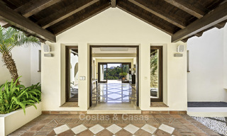 Prachtige villa in modern-mediterrane stijl te koop, eerstelijns golf, Benahavis - Marbella 15421 