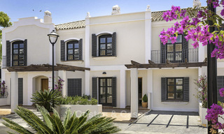 Modern-mediterrane luxe schakelvilla te koop, klaar om in te trekken, strandzijde San Pedro, Marbella 15482 