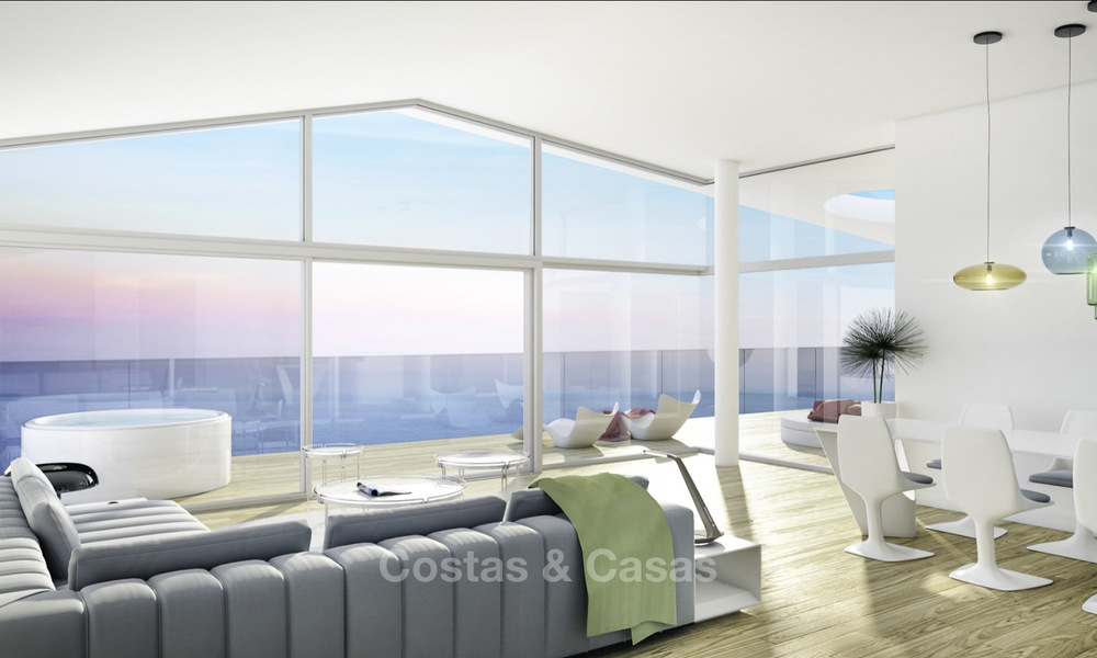 Laatste beschikbare nieuwe penthouse in een hedendaags luxe complex te koop, met spectaculair zeezicht in Benalmadena 16757