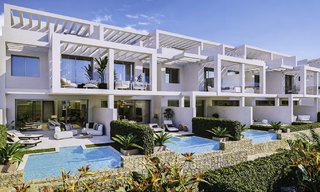 Elegante, moderne en prijsgunstige nieuwe schakelvilla´s met adembenemend zeezicht te koop in Manilva, Costa del Sol 16080 