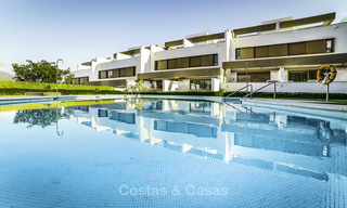 Nieuwe, bewonensklare, eigentijdse schakelvilla´s te koop op een eersteklas golfdomein, Mijas, Costa del Sol. 10% korting! 15672 