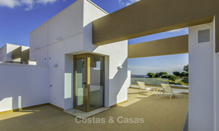 Nieuwe, bewonensklare, eigentijdse schakelvilla´s te koop op een eersteklas golfdomein, Mijas, Costa del Sol. 10% korting! 15679 