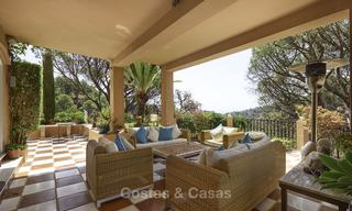 Gezellige villa in traditionele stijl te koop, met uitzicht op zee en de bergen, in El Madroñal, Benahavis - Marbella 16055 