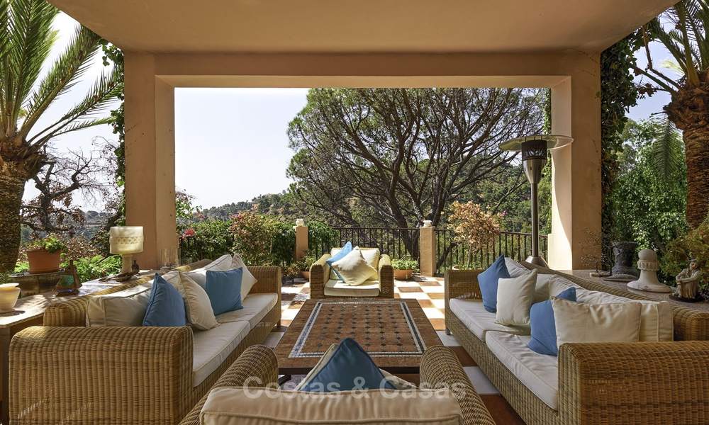 Gezellige villa in traditionele stijl te koop, met uitzicht op zee en de bergen, in El Madroñal, Benahavis - Marbella 16056