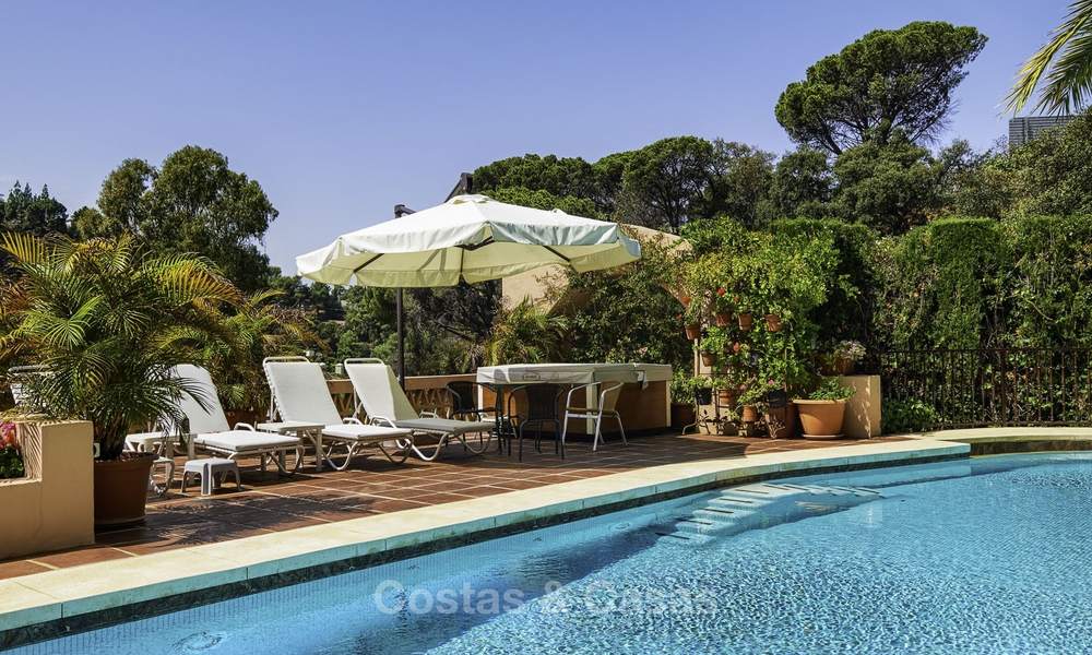 Gezellige villa in traditionele stijl te koop, met uitzicht op zee en de bergen, in El Madroñal, Benahavis - Marbella 16061
