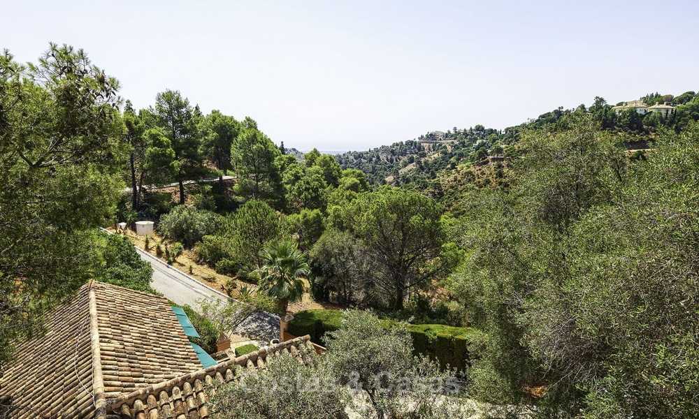 Gezellige villa in traditionele stijl te koop, met uitzicht op zee en de bergen, in El Madroñal, Benahavis - Marbella 16072