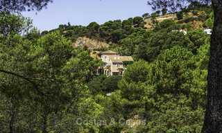 Gezellige villa in traditionele stijl te koop, met uitzicht op zee en de bergen, in El Madroñal, Benahavis - Marbella 16077 