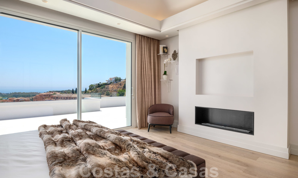 Prachtige eigentijdse luxe villa met uitzicht op zee en bergen te koop, Benahavis - Marbella 28009