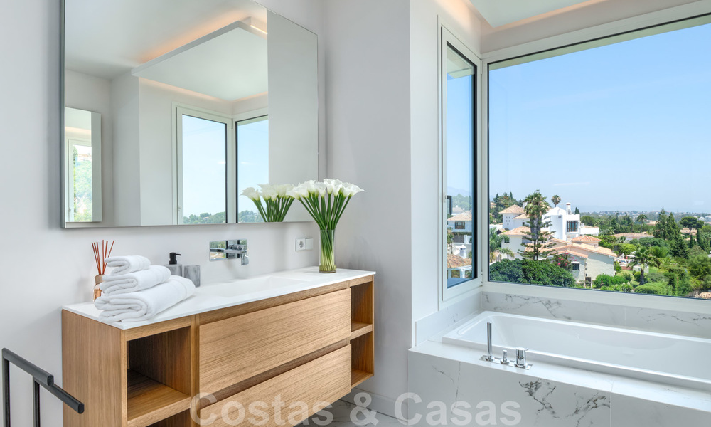 Prachtige eigentijdse luxe villa met uitzicht op zee en bergen te koop, Benahavis - Marbella 28010
