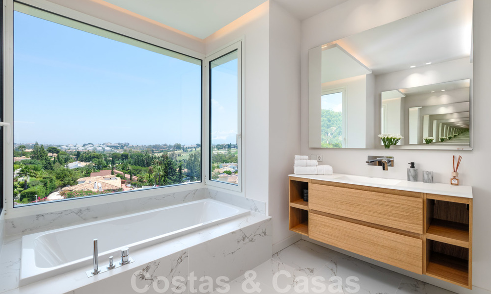 Prachtige eigentijdse luxe villa met uitzicht op zee en bergen te koop, Benahavis - Marbella 28012