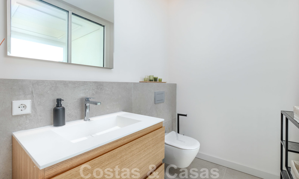 Prachtige eigentijdse luxe villa met uitzicht op zee en bergen te koop, Benahavis - Marbella 28016