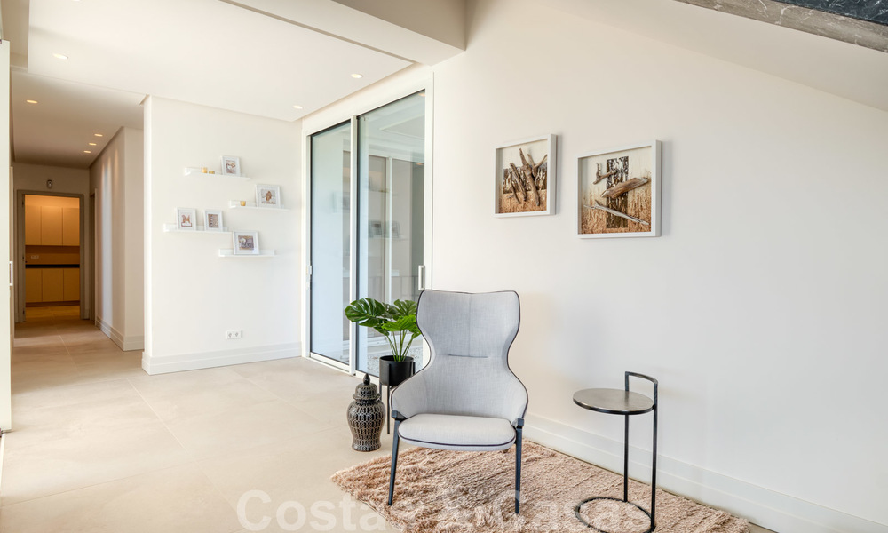 Prachtige eigentijdse luxe villa met uitzicht op zee en bergen te koop, Benahavis - Marbella 28023