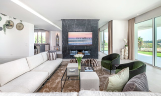 Prachtige eigentijdse luxe villa met uitzicht op zee en bergen te koop, Benahavis - Marbella 28025 