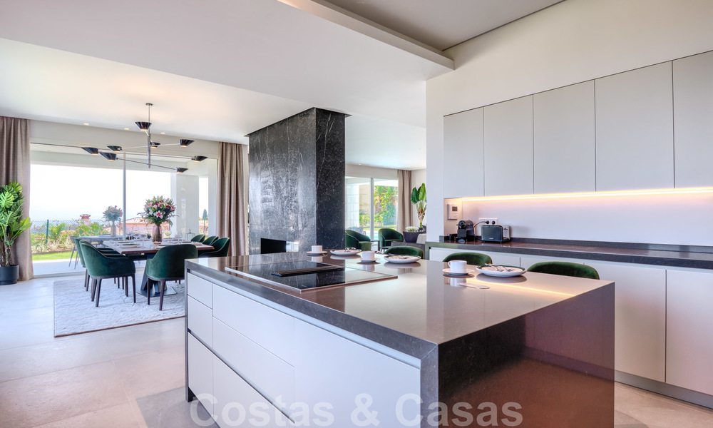 Prachtige eigentijdse luxe villa met uitzicht op zee en bergen te koop, Benahavis - Marbella 28038