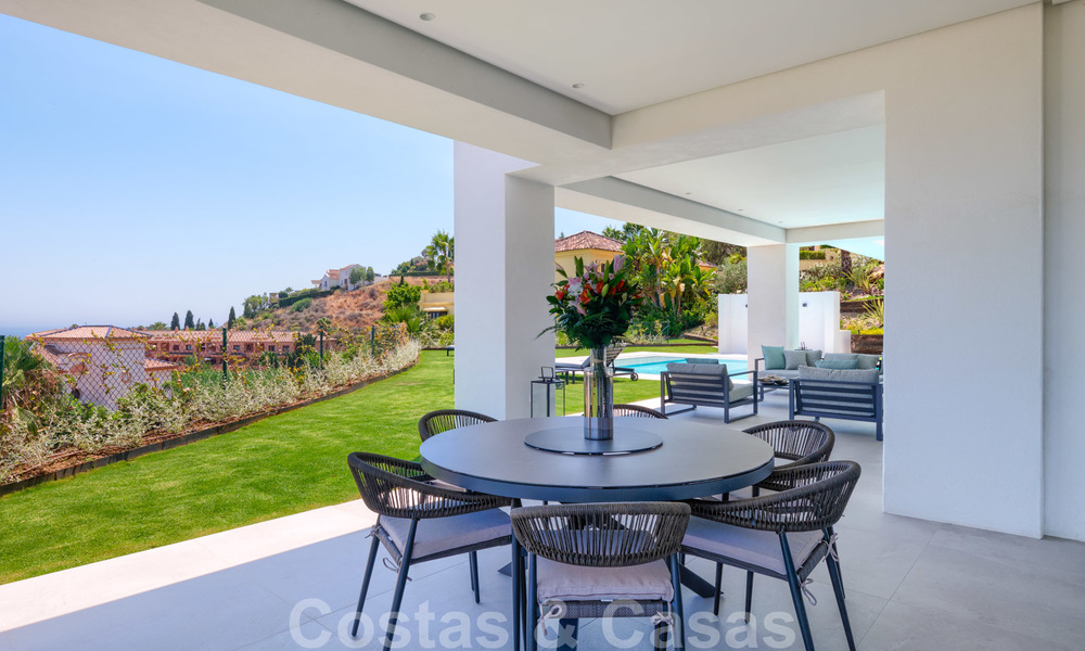 Prachtige eigentijdse luxe villa met uitzicht op zee en bergen te koop, Benahavis - Marbella 28042
