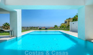 Prachtige eigentijdse luxe villa met uitzicht op zee en bergen te koop, Benahavis - Marbella 28048 