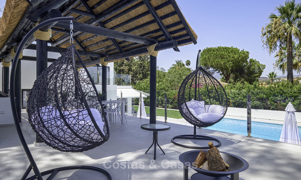 Indrukwekkende en luxueuze eigentijdse designer villa te koop, instapklaar, Nueva Andalucia, Marbella. Verlaagd in prijs. 16145