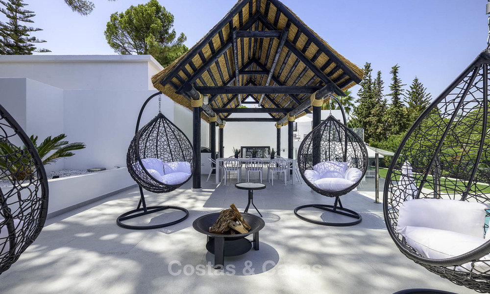 Indrukwekkende en luxueuze eigentijdse designer villa te koop, instapklaar, Nueva Andalucia, Marbella. Verlaagd in prijs. 16146