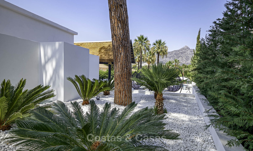 Indrukwekkende en luxueuze eigentijdse designer villa te koop, instapklaar, Nueva Andalucia, Marbella. Verlaagd in prijs. 16147