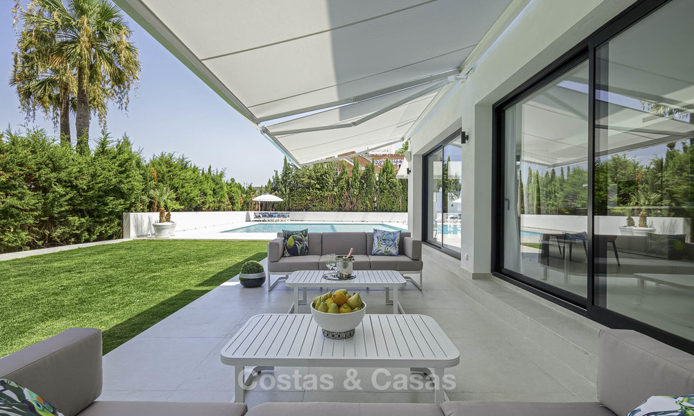 Indrukwekkende en luxueuze eigentijdse designer villa te koop, instapklaar, Nueva Andalucia, Marbella. Verlaagd in prijs. 16149