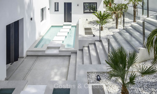 Indrukwekkende en luxueuze eigentijdse designer villa te koop, instapklaar, Nueva Andalucia, Marbella. Verlaagd in prijs. 16153 