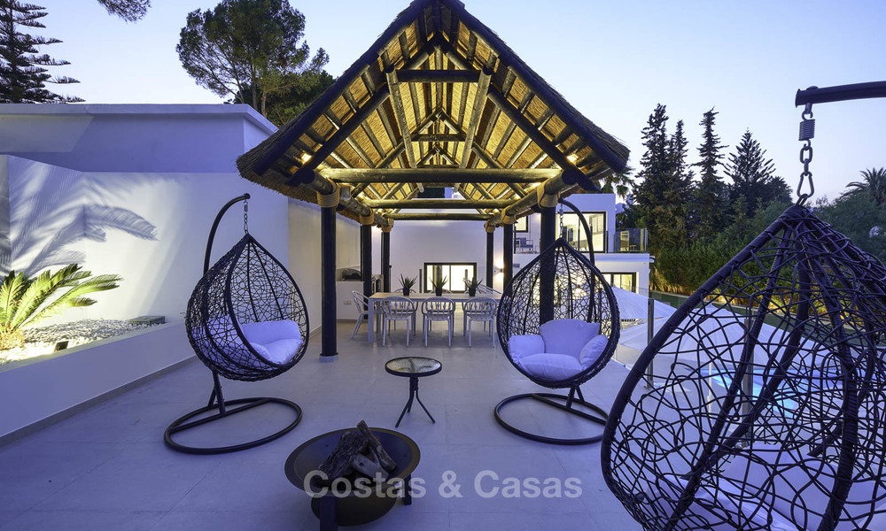 Indrukwekkende en luxueuze eigentijdse designer villa te koop, instapklaar, Nueva Andalucia, Marbella. Verlaagd in prijs. 16185