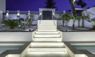 Indrukwekkende en luxueuze eigentijdse designer villa te koop, instapklaar, Nueva Andalucia, Marbella. Verlaagd in prijs. 16189 