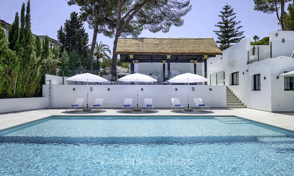 Indrukwekkende en luxueuze eigentijdse designer villa te koop, instapklaar, Nueva Andalucia, Marbella. Verlaagd in prijs. 16194
