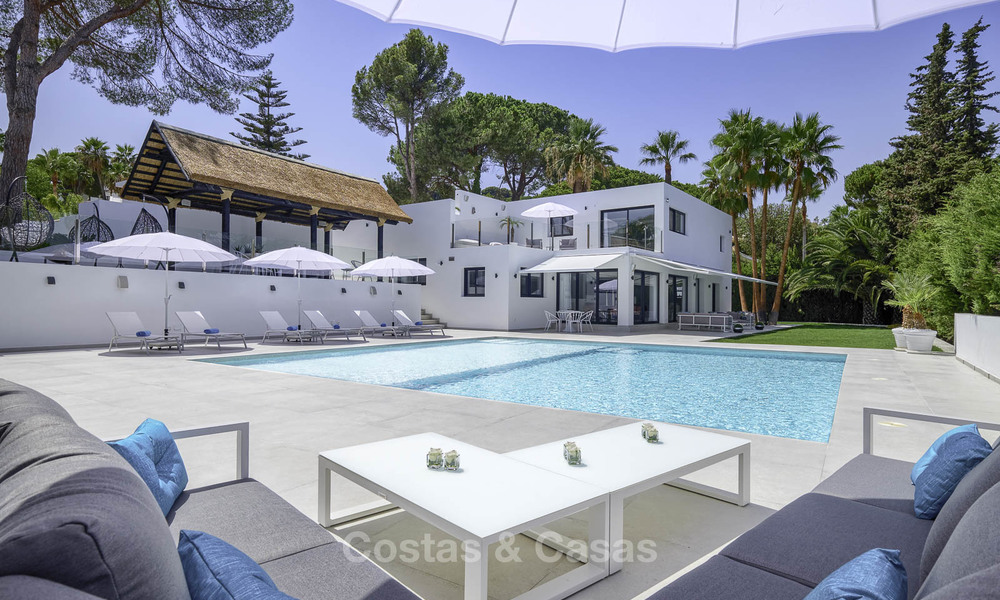 Indrukwekkende en luxueuze eigentijdse designer villa te koop, instapklaar, Nueva Andalucia, Marbella. Verlaagd in prijs. 16198