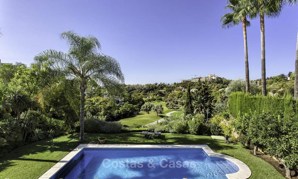 Gezellige modern-Andalusische villa direct aan de prachtige golfbaan te koop, Benahavis - Marbella 16294