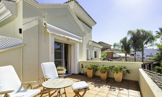 Gezellige modern-Andalusische villa direct aan de prachtige golfbaan te koop, Benahavis - Marbella 16296 