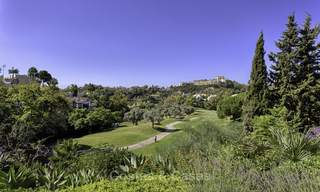 Gezellige modern-Andalusische villa direct aan de prachtige golfbaan te koop, Benahavis - Marbella 16308 