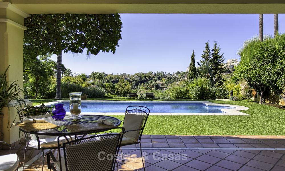 Gezellige modern-Andalusische villa direct aan de prachtige golfbaan te koop, Benahavis - Marbella 16310