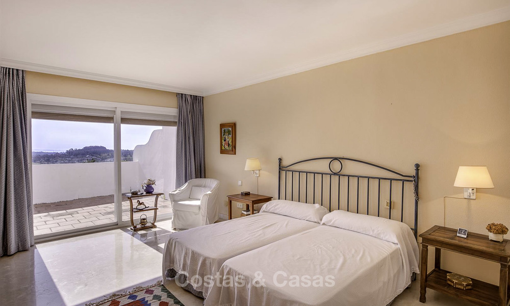 Te koop: eerstelijns golf schakelvilla met 4 slaapkamers op een golfdomein en met zeezicht, in Benahavis - Marbella 16333