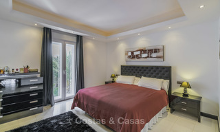 Hip, volledig gemeubileerd en gemoderniseerd penthouse appartement te koop, eerstelijn jachthaven van Puerto Banus, Marbella 28243 