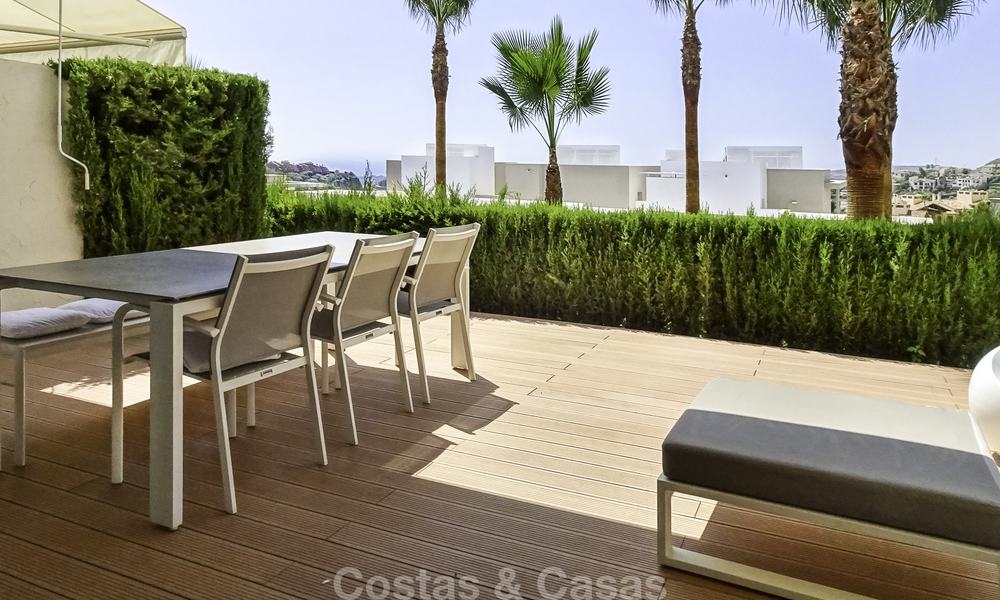 Aantrekkelijk modern appartement met zeezicht te koop, in een hoogwaardig residentieel complex, Benahavis - Marbella 16465