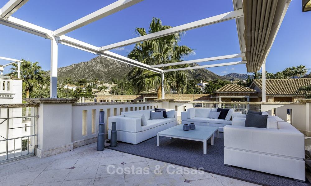 Prachtige luxe halfvrijstaande villa met privézwembad en adembenemend uitzicht op zee en de bergen te koop, in Sierra Blanca op de Golden Mile, Marbella 16500
