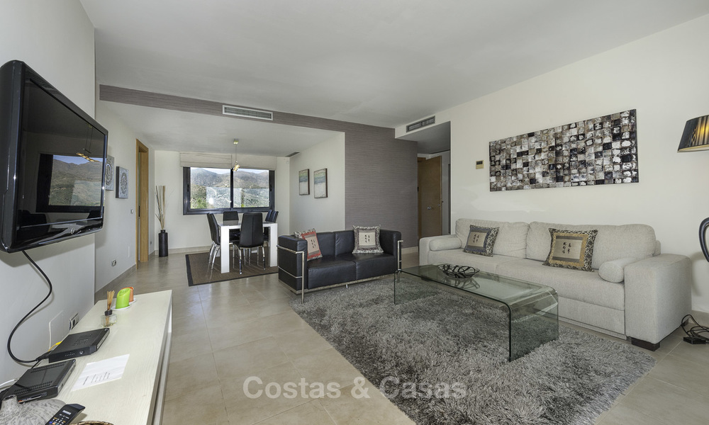 Modern instapklaar 3-slaapkamer appartement met spectaculair zee- en bergzicht te koop in Marbella 16843