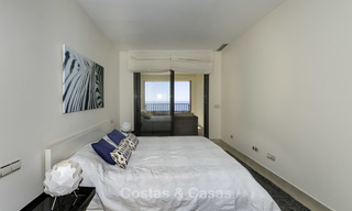 Modern instapklaar 3-slaapkamer appartement met spectaculair zee- en bergzicht te koop in Marbella 16850 