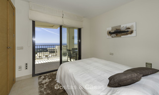 Modern instapklaar 3-slaapkamer appartement met spectaculair zee- en bergzicht te koop in Marbella 16852 