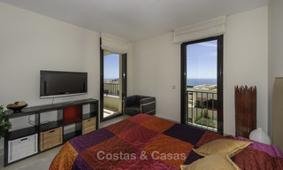 Modern instapklaar 3-slaapkamer appartement met spectaculair zee- en bergzicht te koop in Marbella 16855 