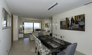 Modern instapklaar 3-slaapkamer luxe appartement met zee- en bergzicht te koop in Marbella 16876 