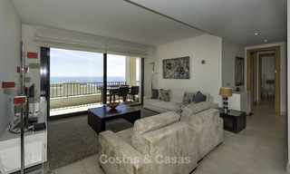 Modern instapklaar 3-slaapkamer luxe appartement met zee- en bergzicht te koop in Marbella 16877 