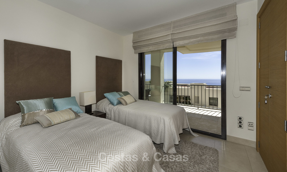 Modern instapklaar 3-slaapkamer luxe appartement met zee- en bergzicht te koop in Marbella 16886