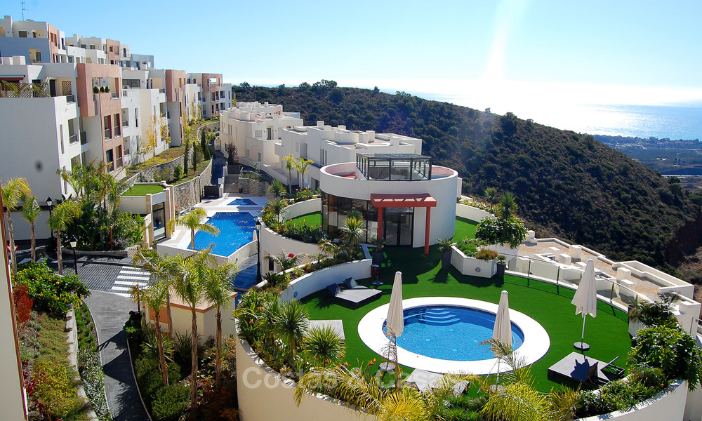 Modern penthouse te koop in Marbella met zicht op de Middellandse Zee en een enorm terras op 1 niveau 17013