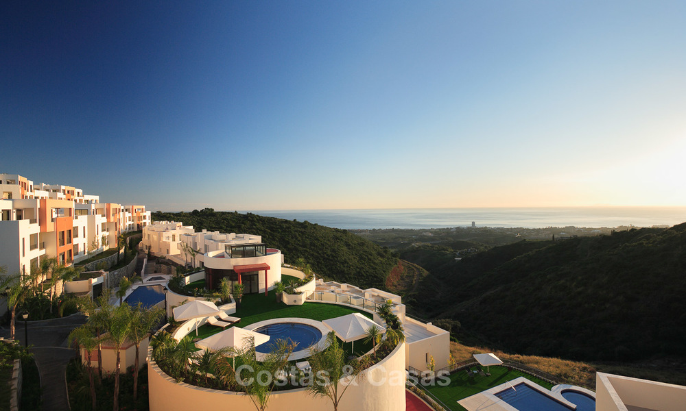 Modern penthouse te koop in Marbella met zicht op de Middellandse Zee en een enorm terras op 1 niveau 17018